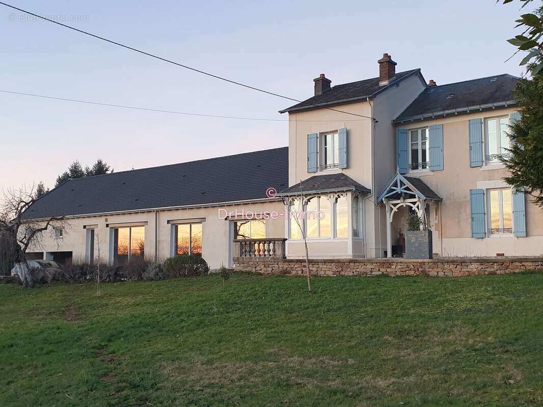 Maison à SAINT-YRIEIX-LA-PERCHE