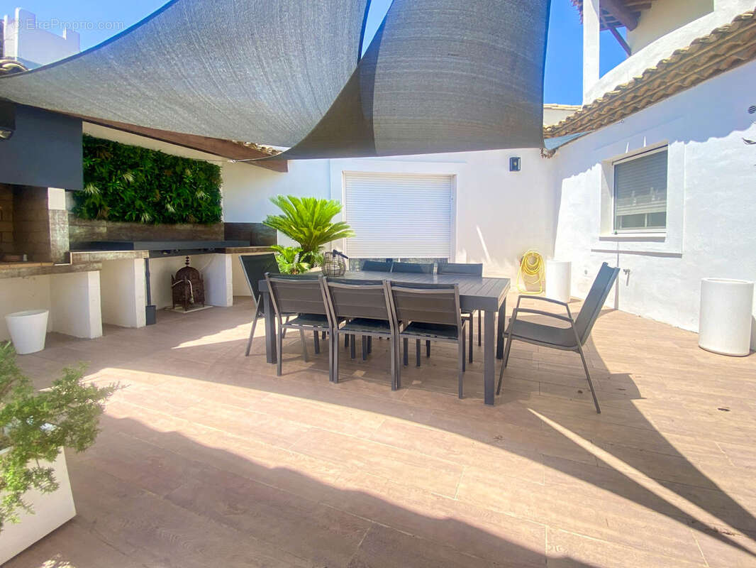 Maison à COURNONTERRAL