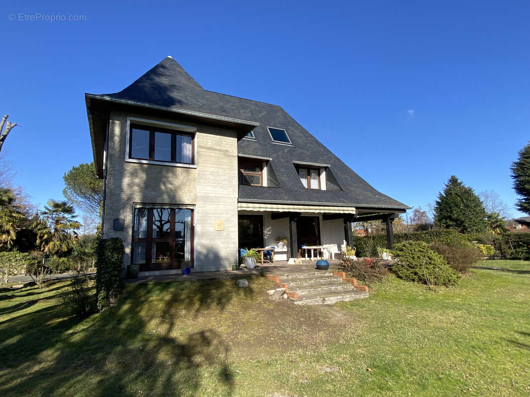Maison T9 située à Séméac - photo 17