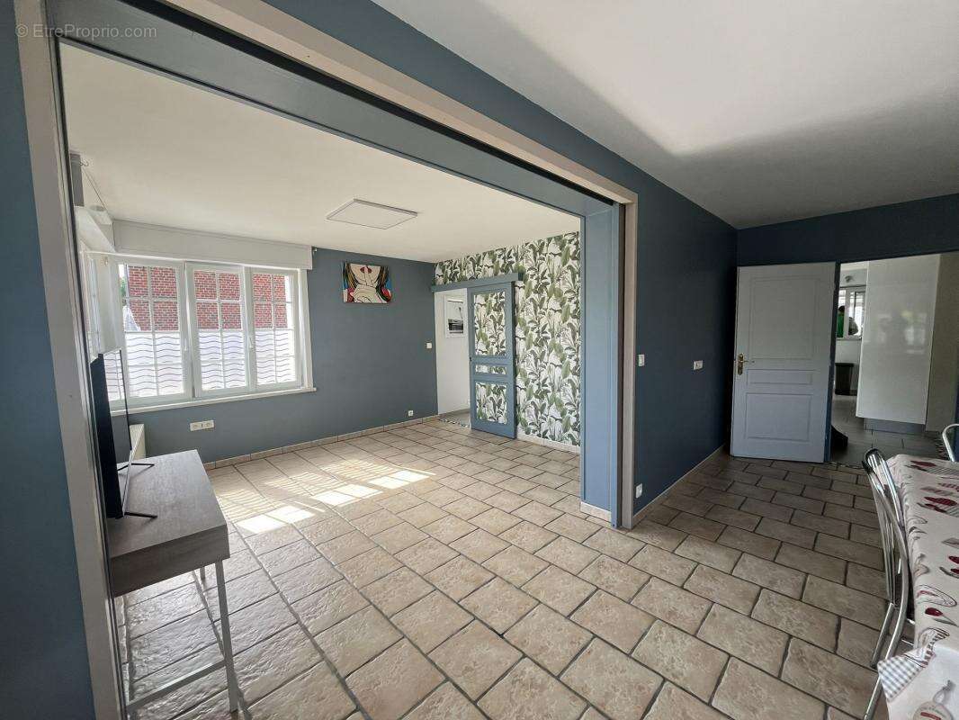 Maison 4 chambres  + annexe 82m2, garage, hangar et dépendances - photo 7