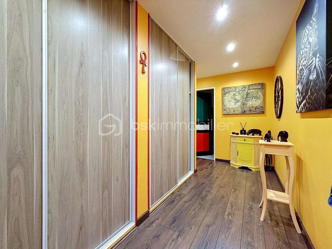 Appartement à EZANVILLE