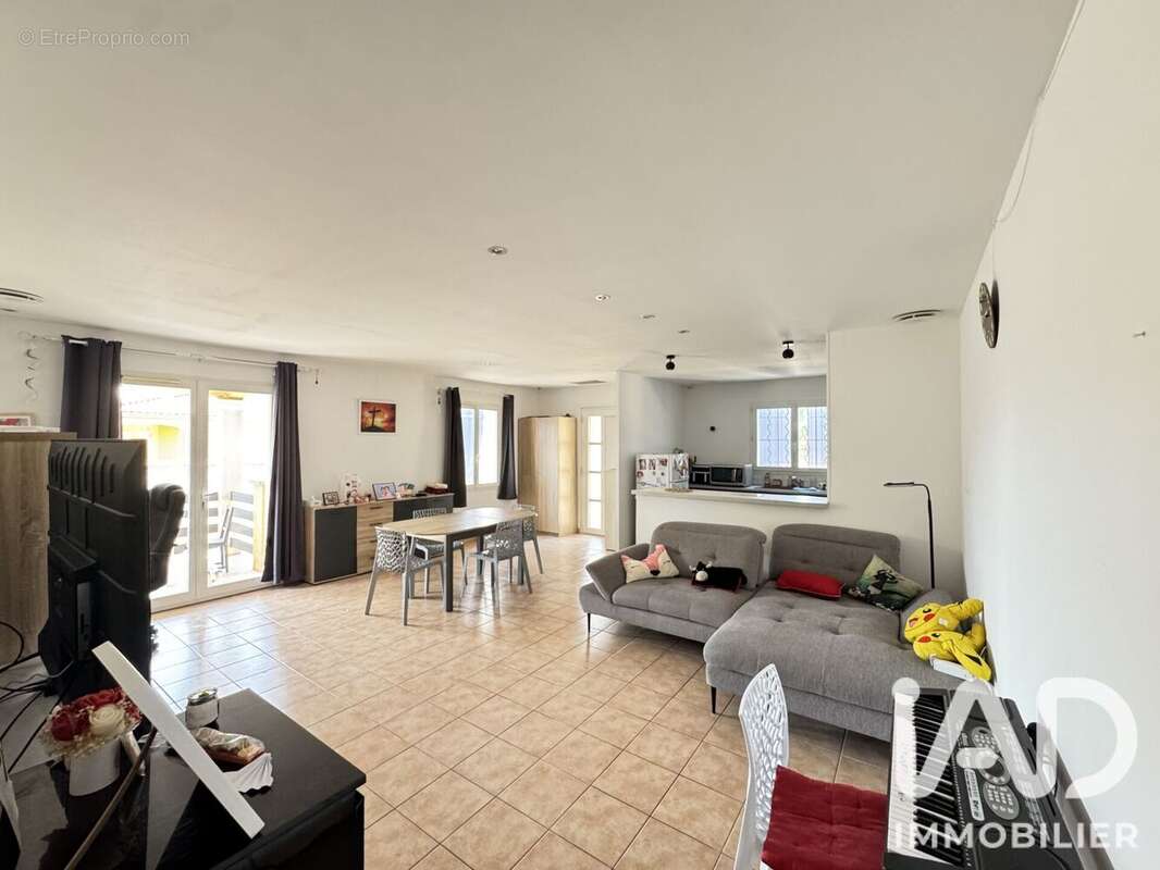 Maison 86 m² à Saint-Gilles  - photo 5