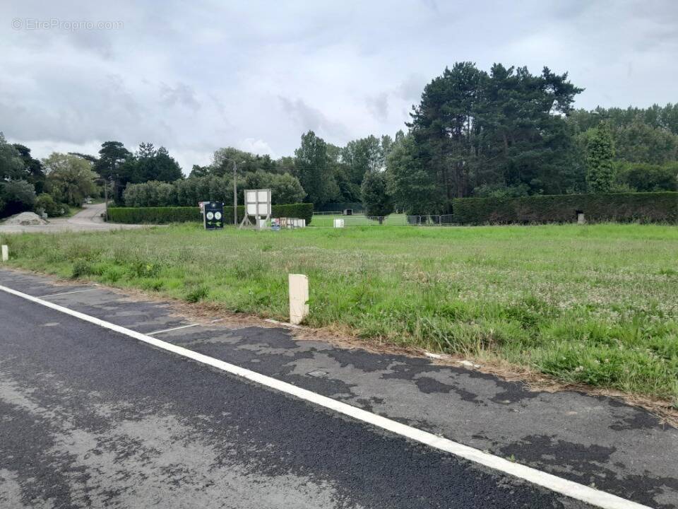Terrain à WIERRE-EFFROY