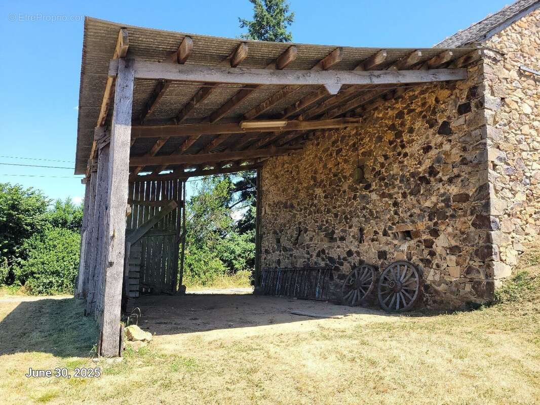 Un corps de ferme avec dépendances - 7kms de Villefranche de Rouergue - photo 16