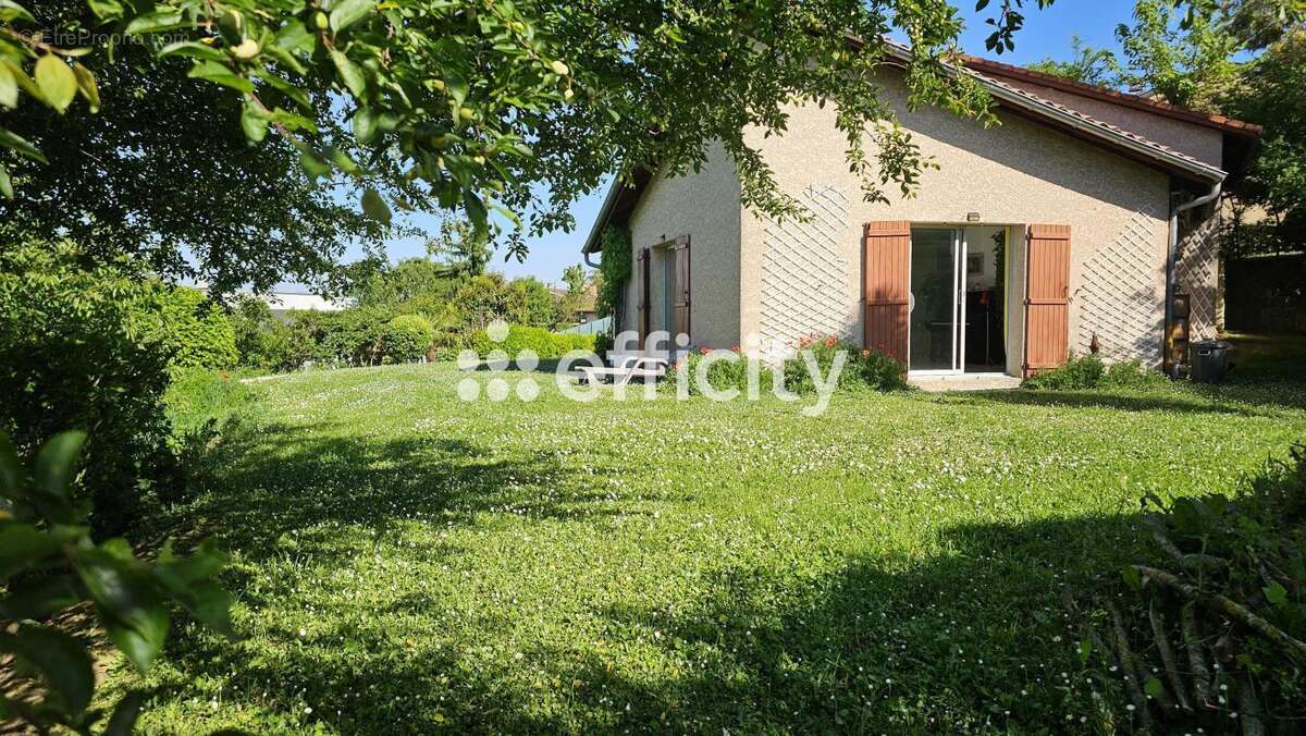 Maison à MONTANAY