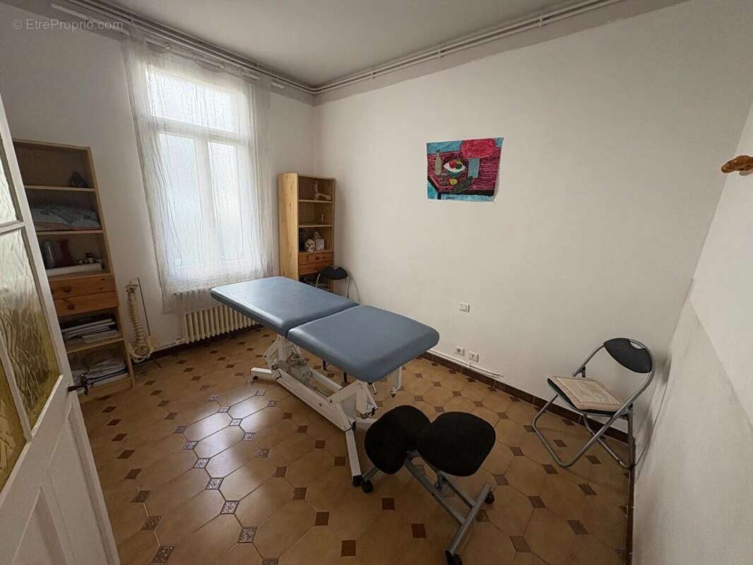 À vendre rognonas, local professionnel loué, 3 pièces - photo 2