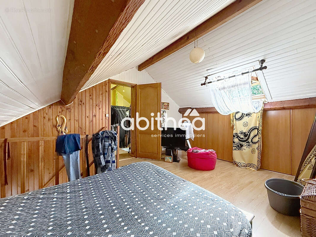 Puy Las Rodas : Maison de ville avec terrain (vendue louée ou libre en Juillet 2027) - photo 8