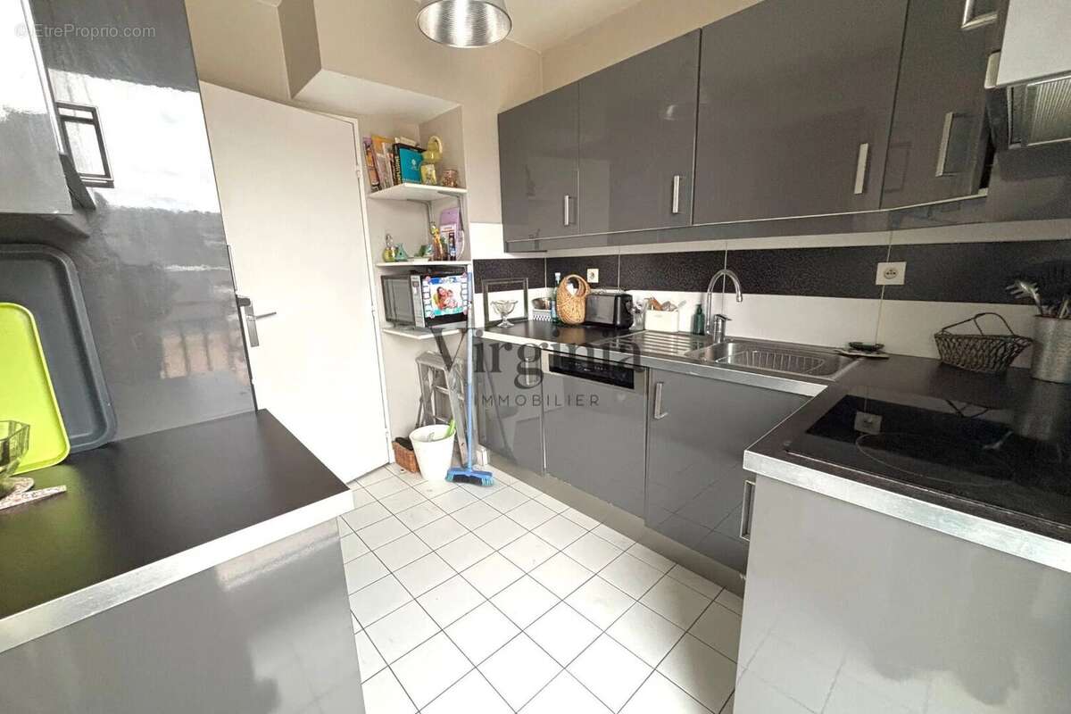 Appartement à CHARENTON-LE-PONT