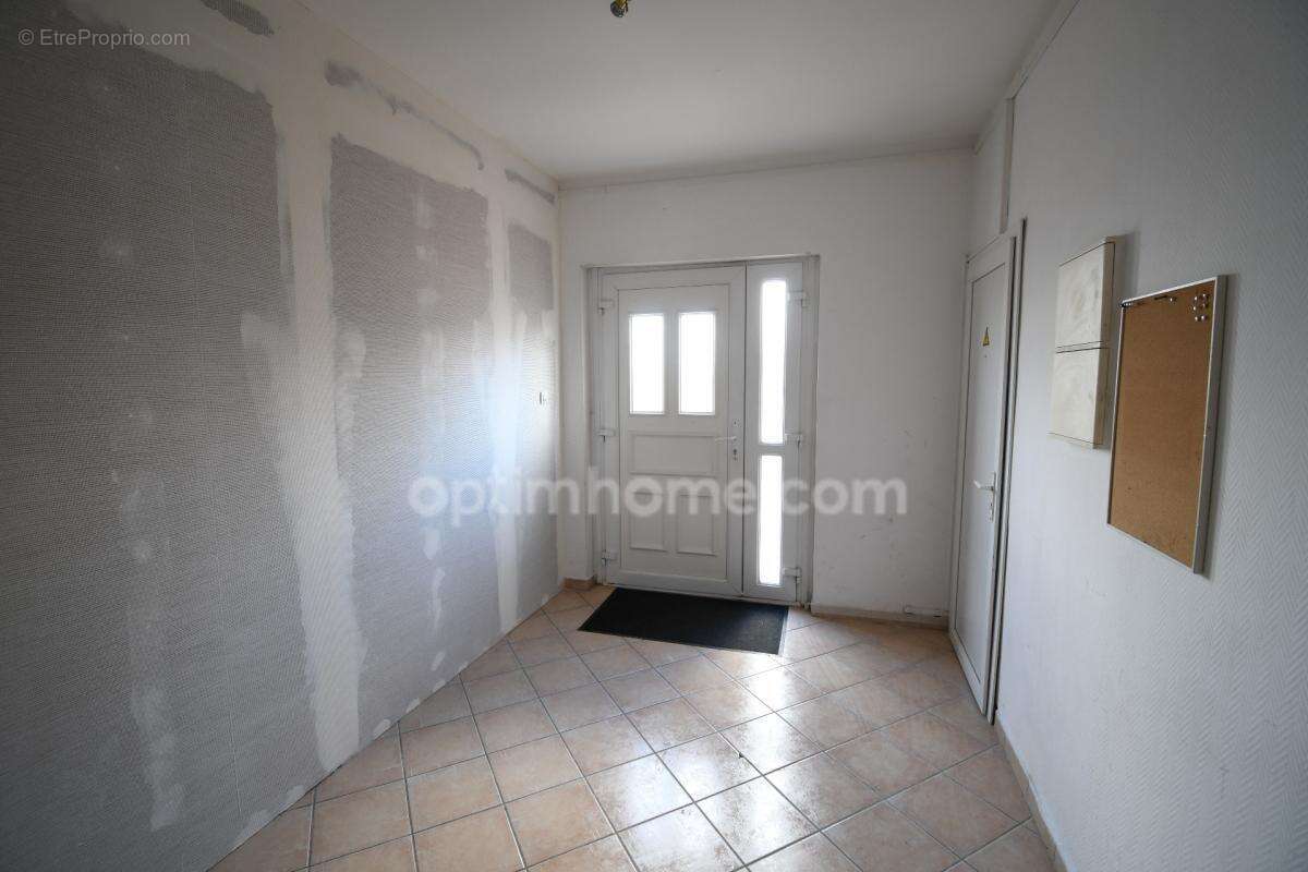 Immeuble complet - 3 appartements - places parking - photo 14