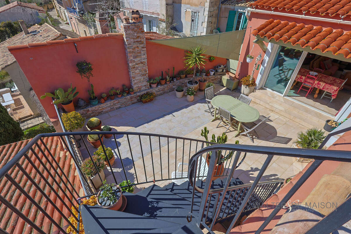 Appartement à LA CADIERE-D&#039;AZUR