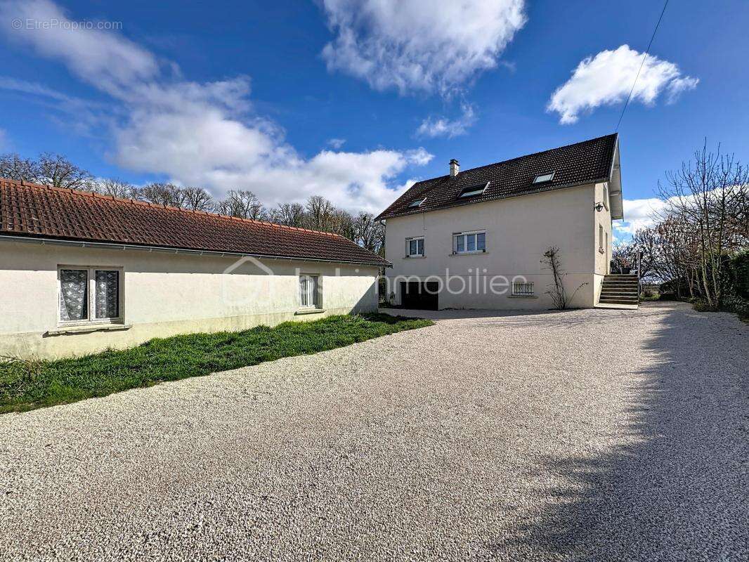 Maison à FENAY