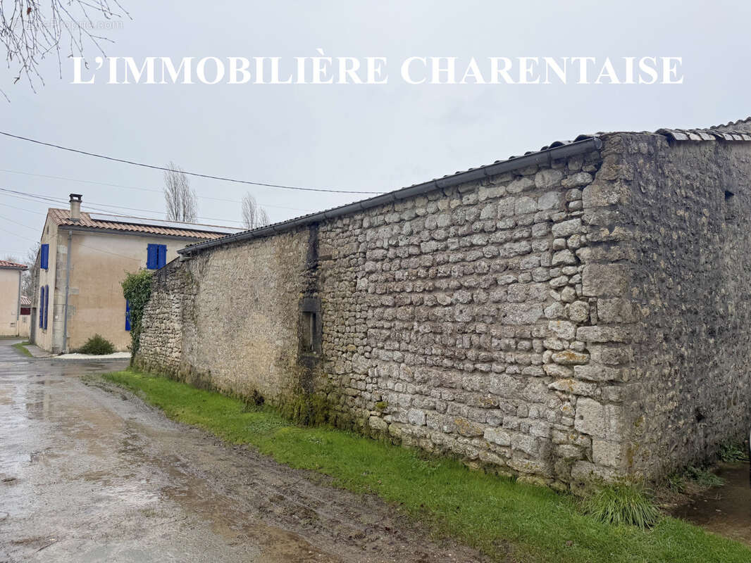 Parking à L'EGUILLE