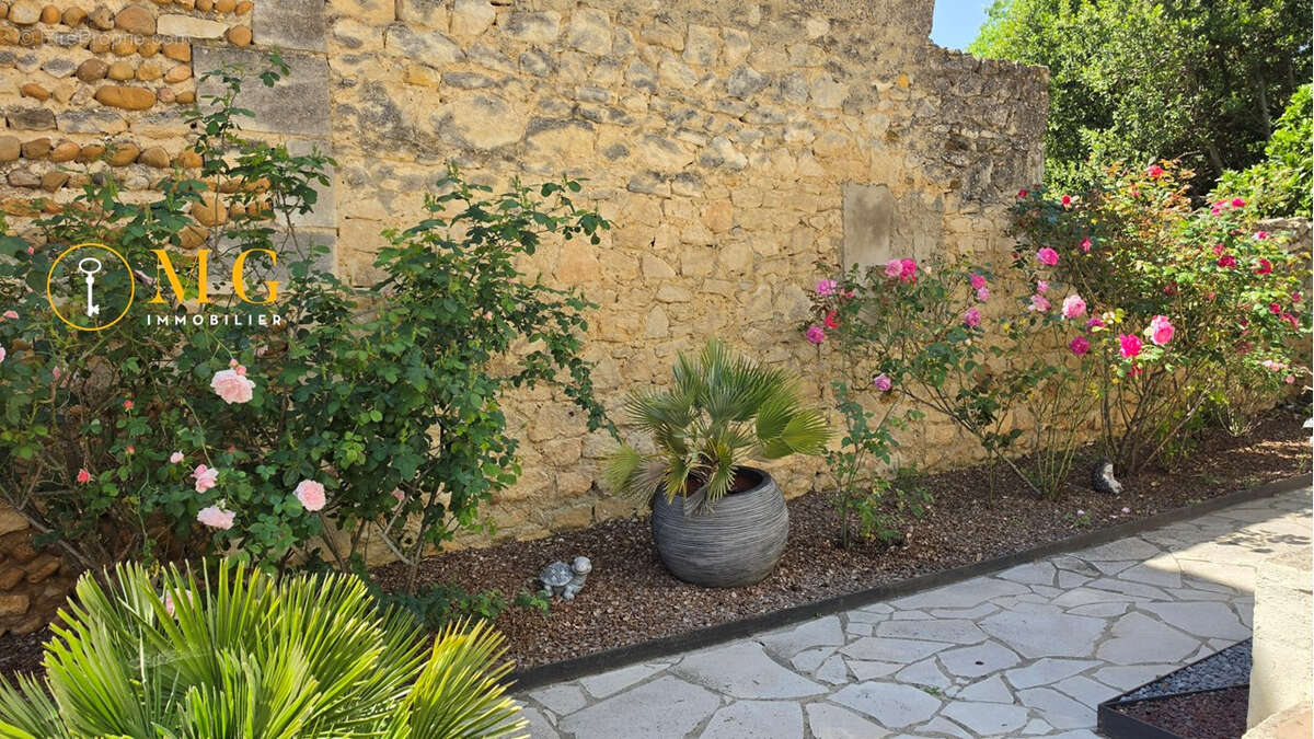 Maison 6 pièces environ 135 m2 Terrain 899m2 - photo 6