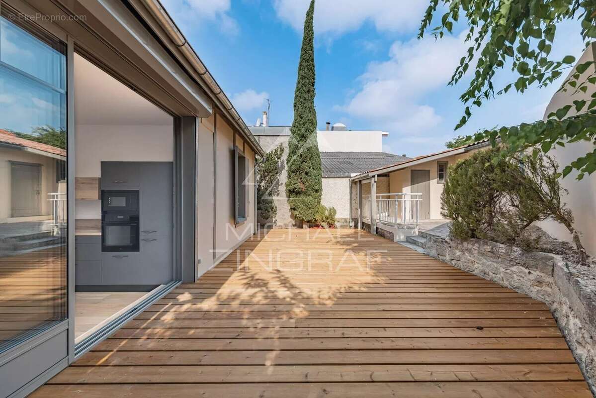 Arcachon Centre – L'élégance d'une authentique Arcachonnaise entièrement rénovée - photo 2