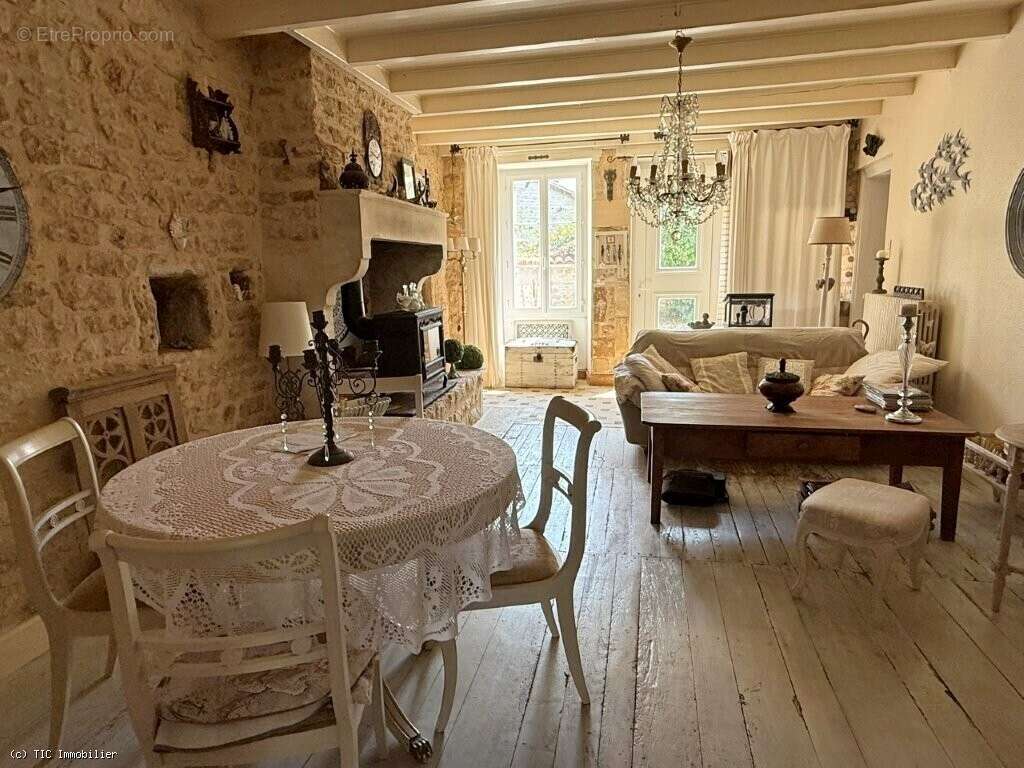Maison à VILLEFAGNAN