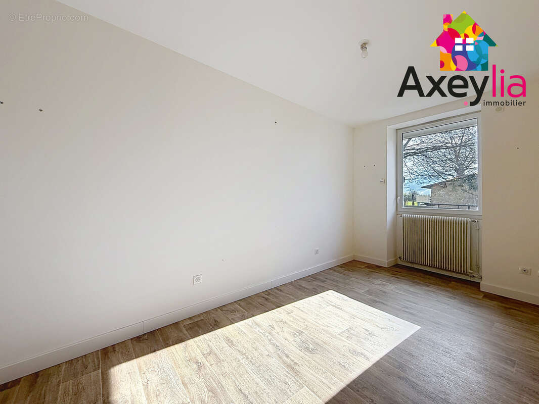 Maison à SAINT-ROMAIN-LA-MOTTE