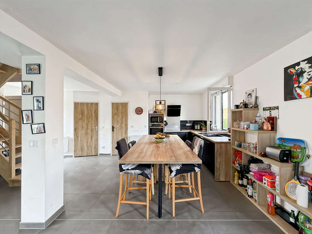 Maison à FOLLAINVILLE-DENNEMONT