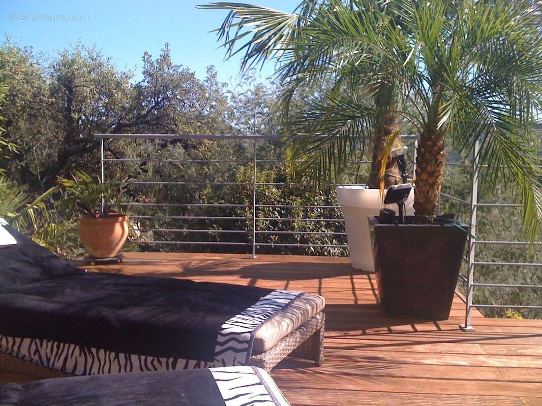 terrasse piscine - Maison à PLAN-DE-LA-TOUR