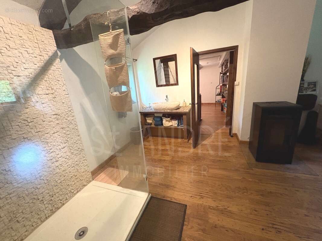 Maison à SAINT-PIERRE-DE-BRESSIEUX