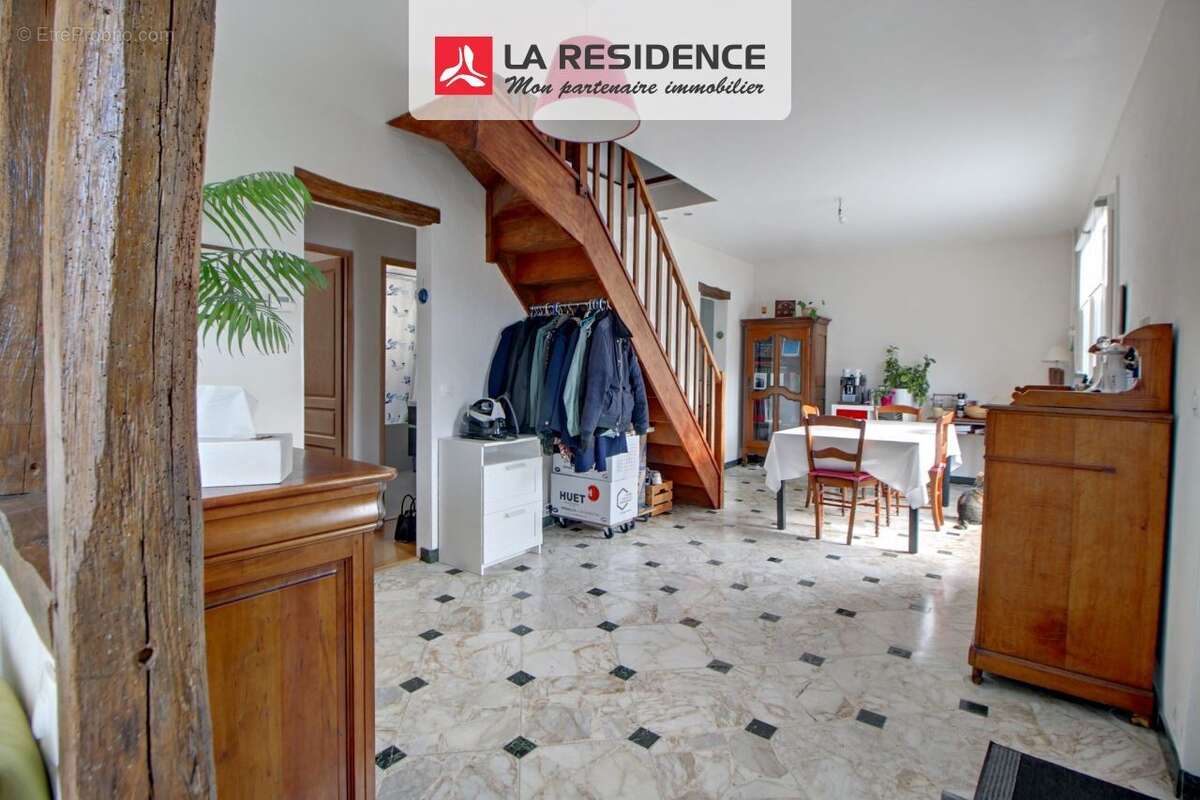 Maison 110 m² à Les Clayes-Sous-Bois  - photo 6