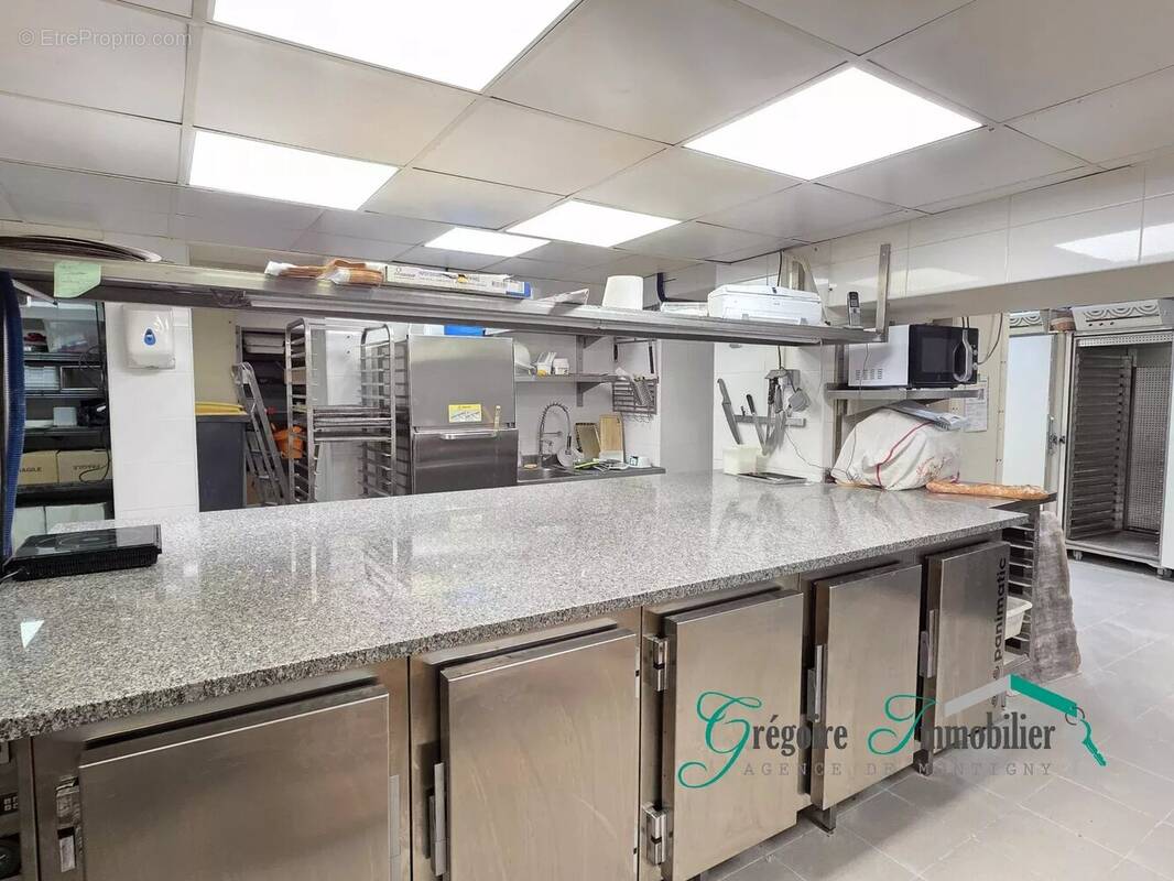 Commerce à FONTAINEBLEAU