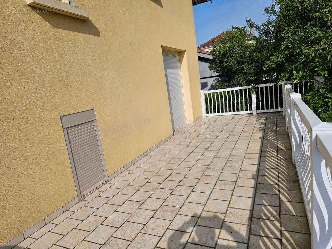 Maison à AUDUN-LE-ROMAN