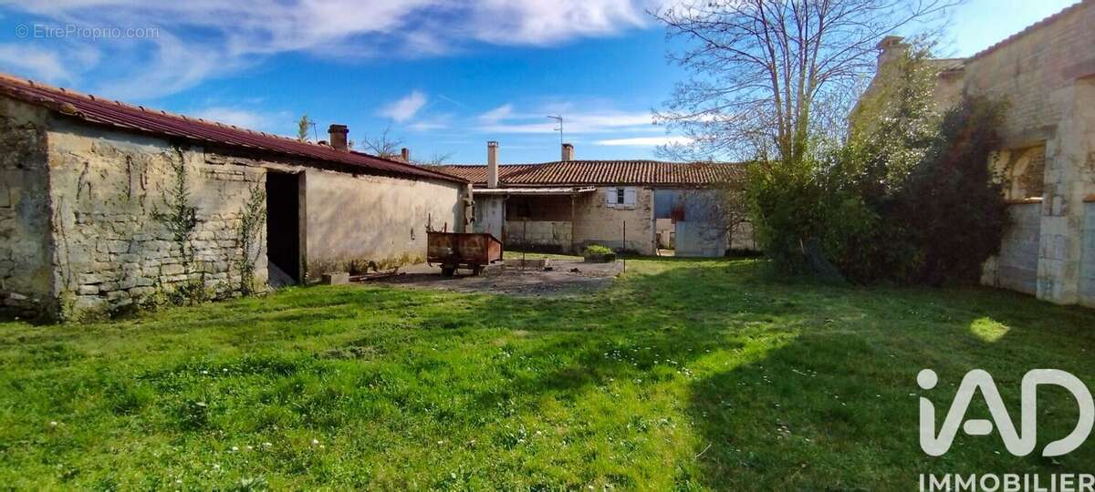 Maison 140 m² à Saint-Mande-Sur-Bredoire  - photo 8