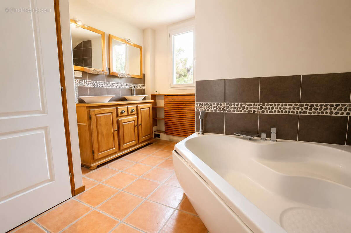 Appartement à MEZIERES-SUR-SEINE