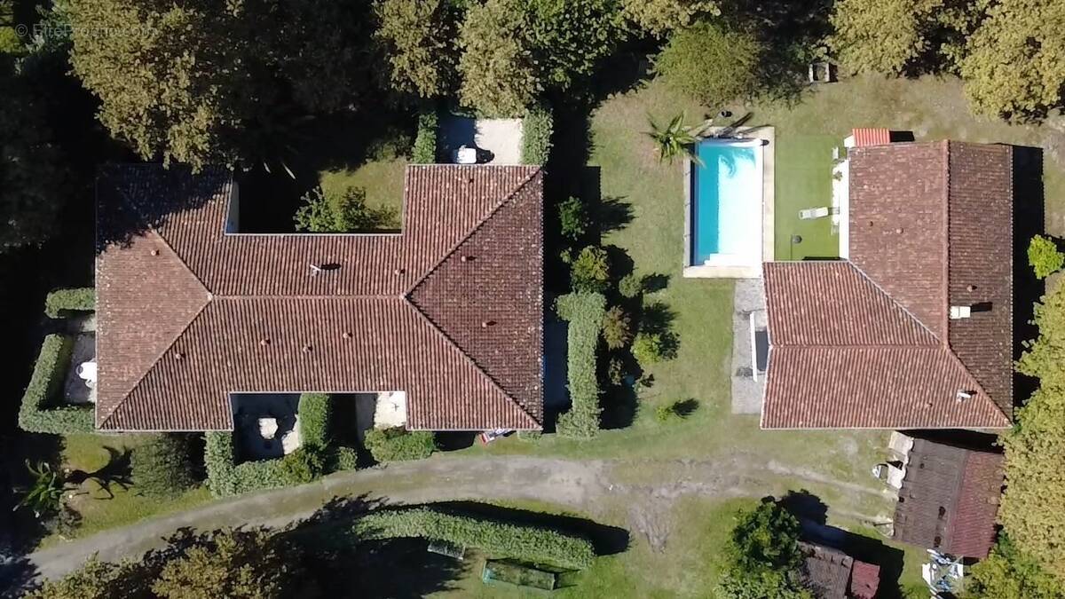 Maison à SAINTE-EULALIE-EN-BORN