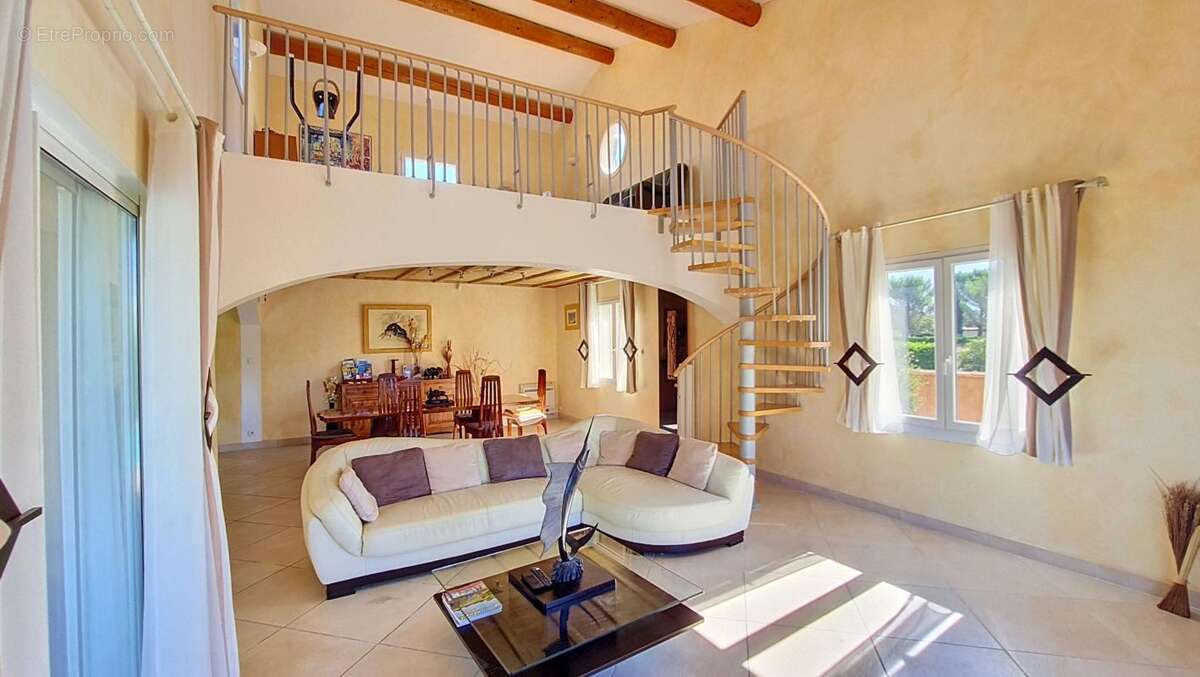 Maison à RODILHAN