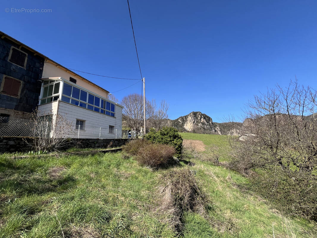 Maison à CASTANET-LE-HAUT