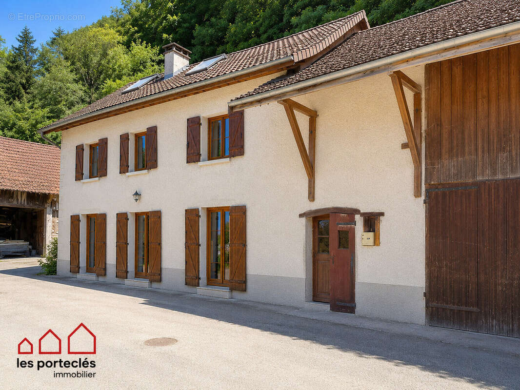 Maison 7 pièces 135 m² à vendre à Entre-Deux-Guiers (38380) - photo 2