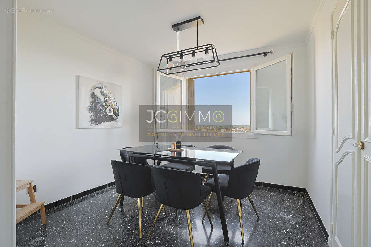 Appartement T4 vue Mer + 2 Balcons + Garage + Cave - photo 4