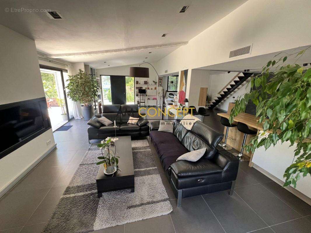 Villa d'exception à Contes - Volumes rares, piscine & dépe - photo 5