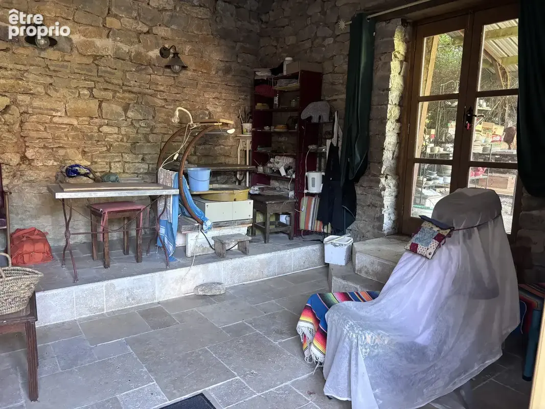 Le Veurdre - Ancien moulin à eau avec une maison spacieuse et un petit bout de rivière sur un terrain de 1,7 h - photo 25