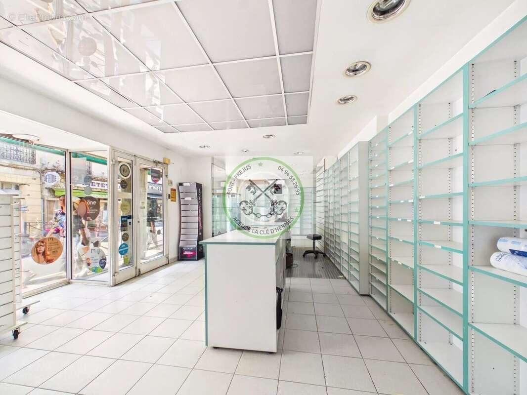RARE ! Murs commerciaux Saint Raphael centre - photo 2