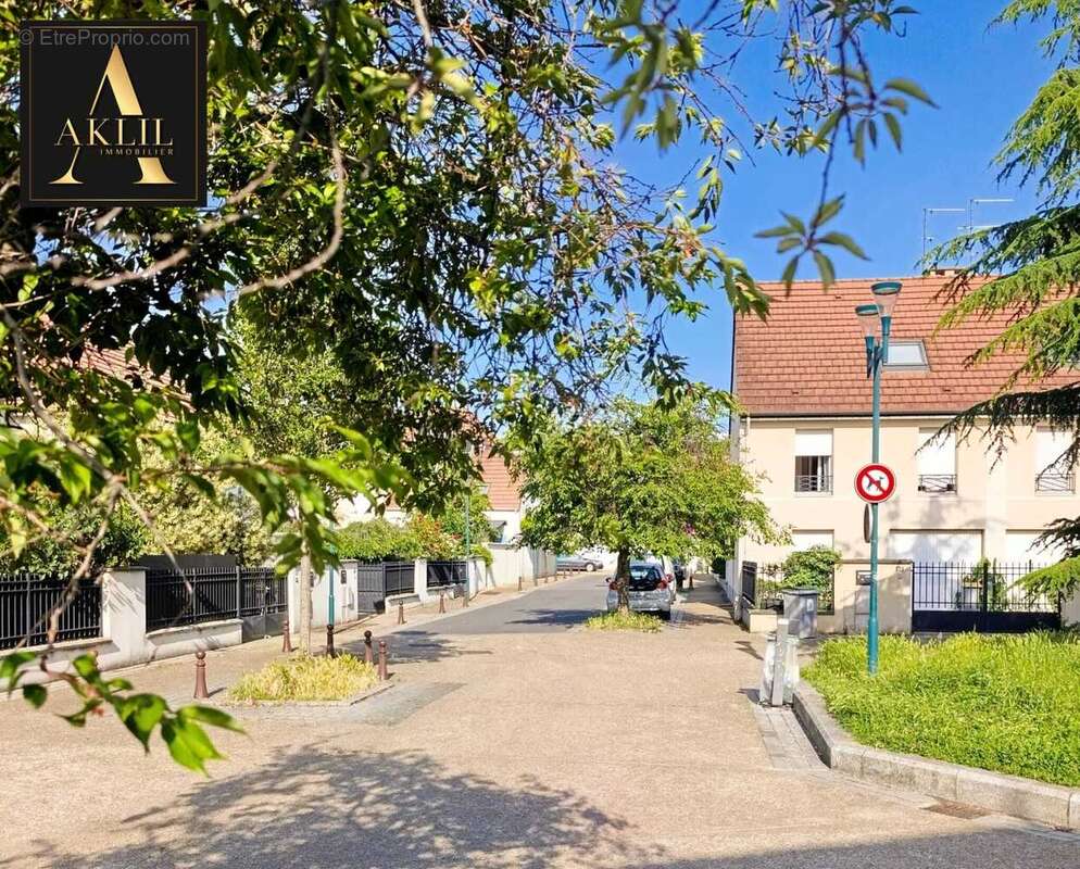 Photo 2 - Maison à GENNEVILLIERS