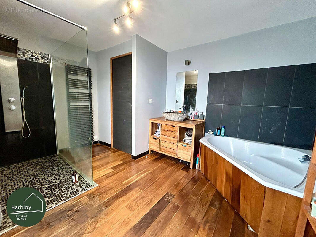 Maison à MONTIGNY-LES-CORMEILLES