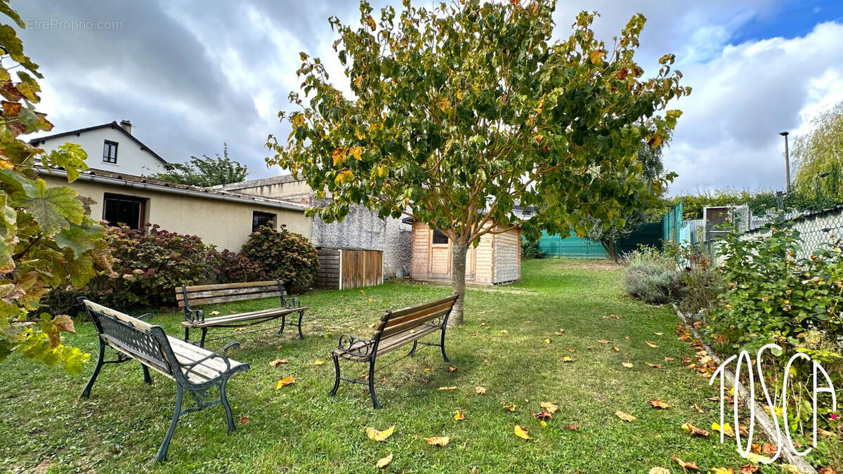 Maison à THIAIS