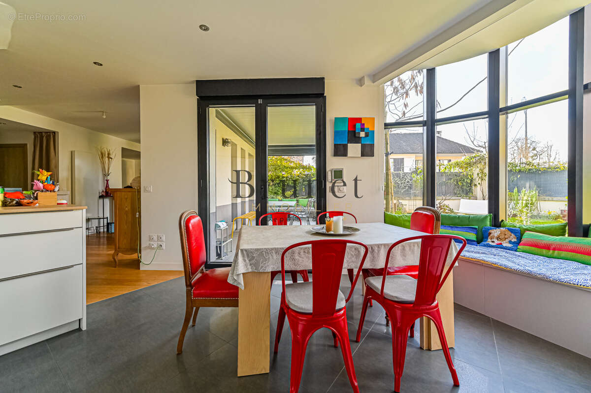 Appartement à SAINT-MAUR-DES-FOSSES