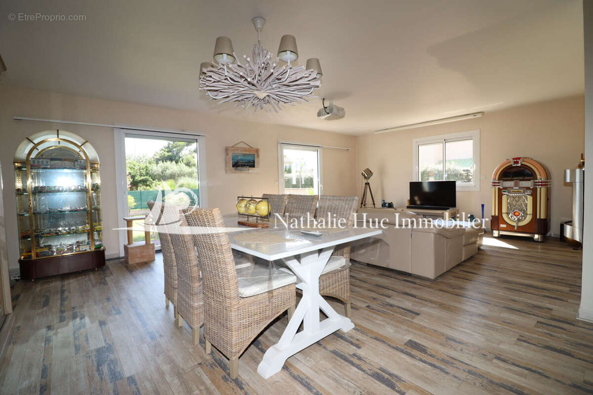 Maison 160 m² à Sainte-Marie  - photo 4