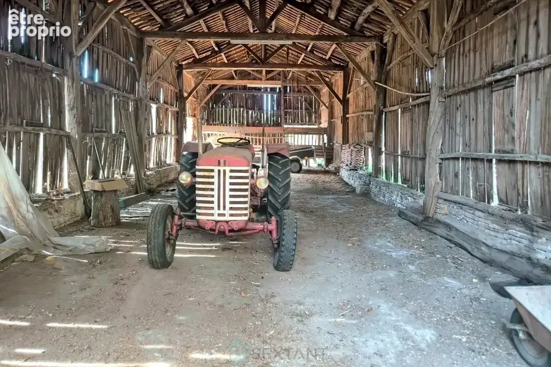 Ferme avec 2 ha et eau naturelle, a 2 km du centre ville - photo 10