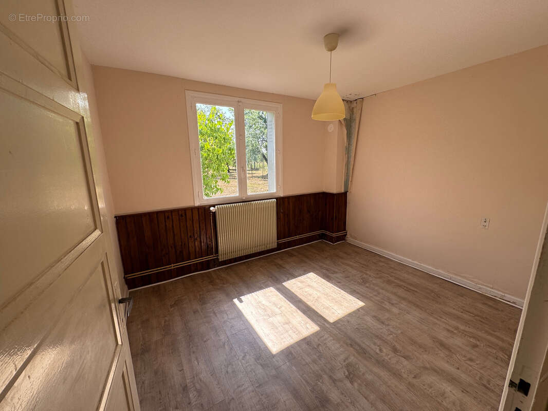 Maison à SAINT-REMY-EN-ROLLAT