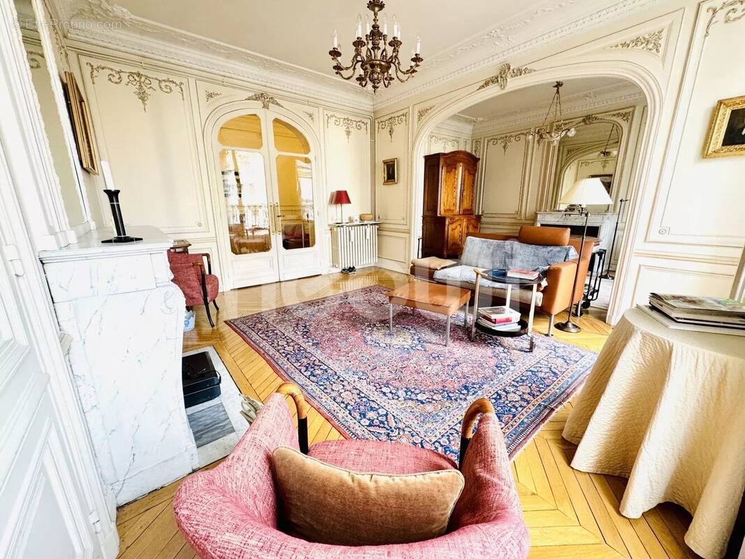 Appartement à PARIS-17E