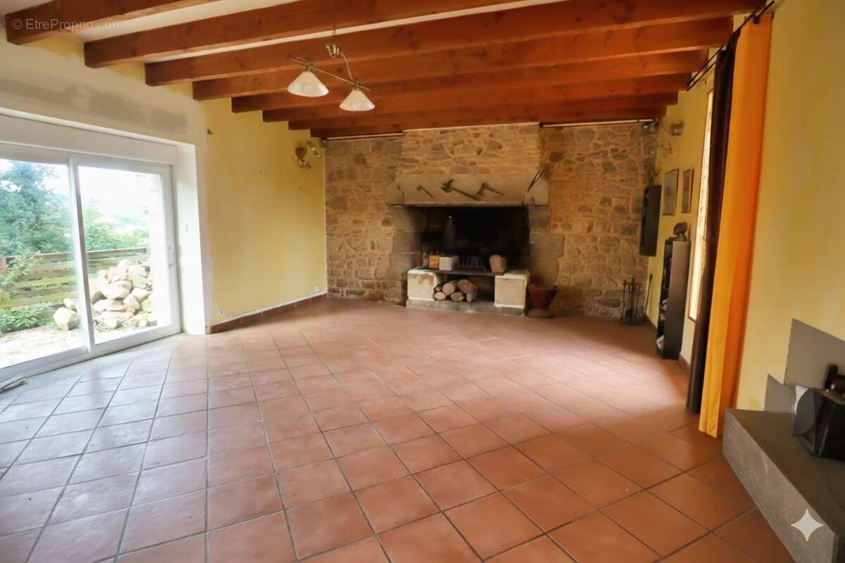 Maison à GLOMEL