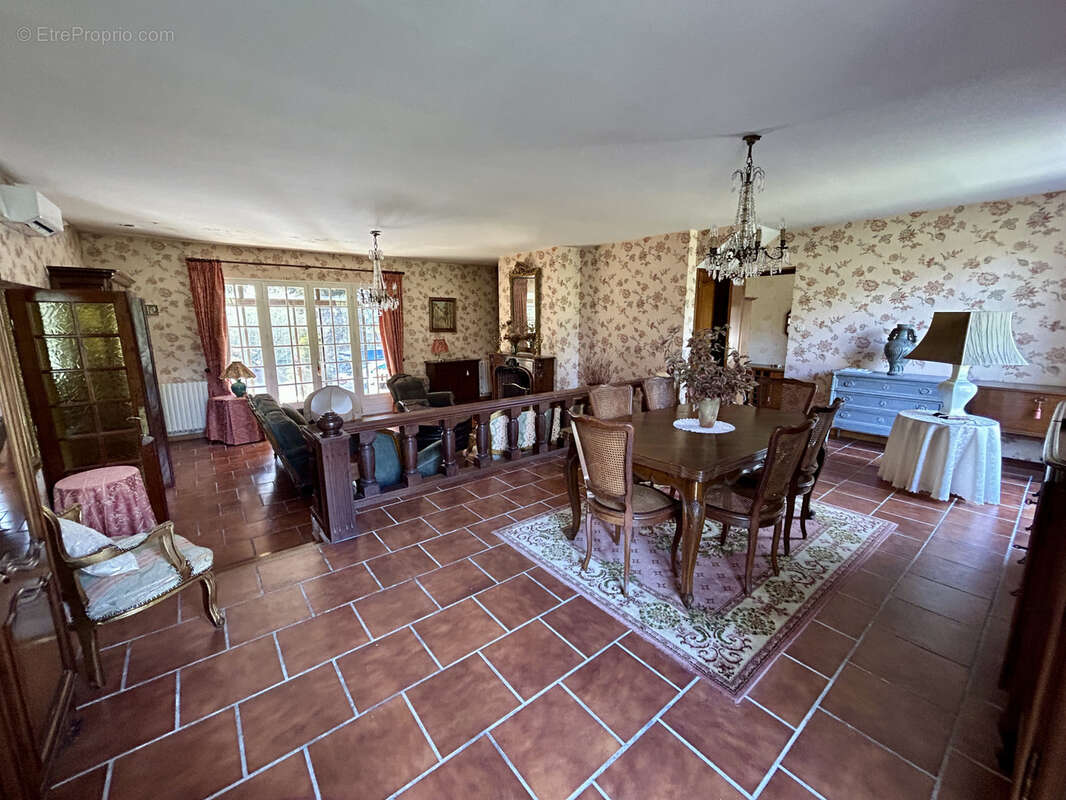 Maison à VILLEMOUSTAUSSOU