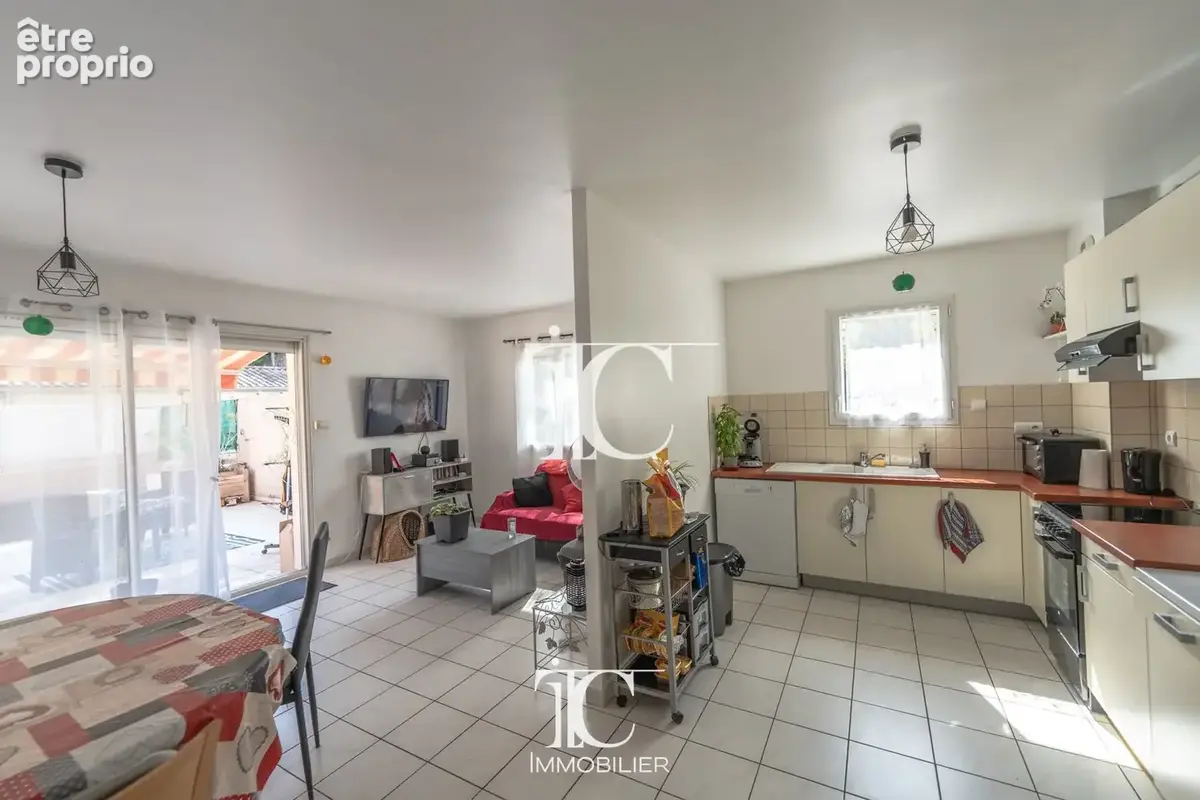 Appartement de 59 m² avec terrasse de 60 m² et garage  au cur des vans - photo 9
