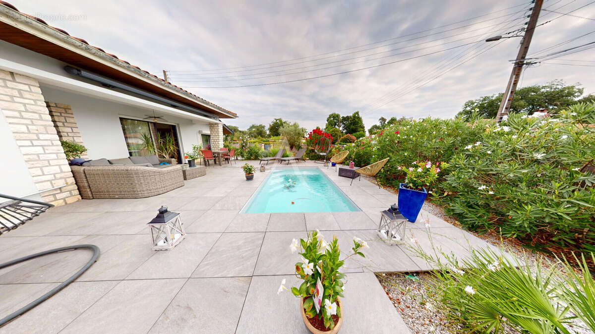 Villeneuve-de-Marsan ? Maison de plain-pied rénovée avec piscine et jacuzzi - photo 14