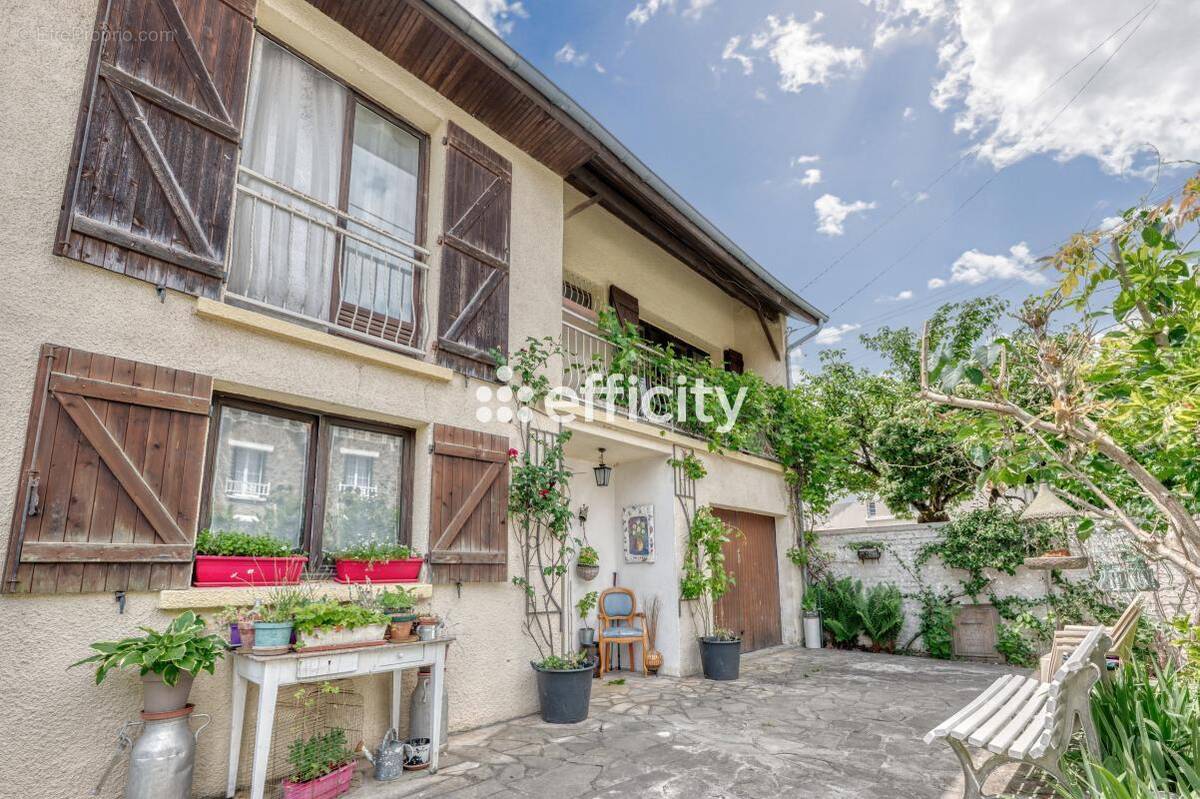 Maison à COMBS-LA-VILLE