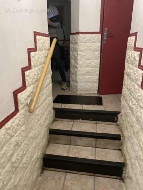 Commerce à PARIS-9E